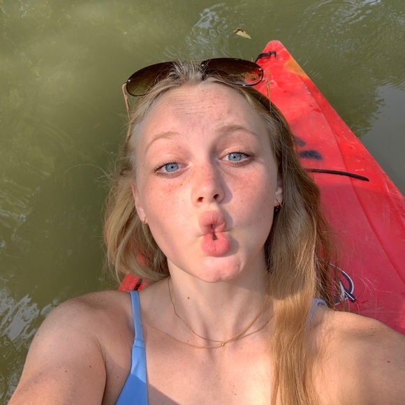 Meet your Posher, Olivia - Picture 1 of 1